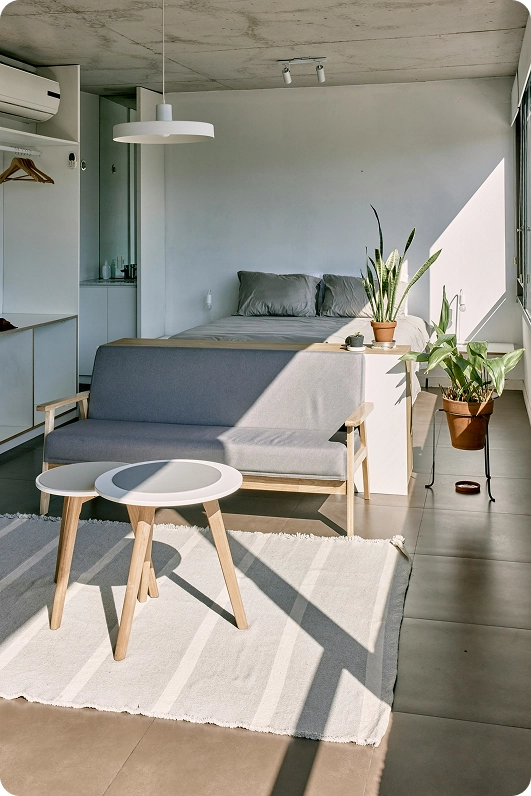Ein Frisch gereinigtes Schlafzimmer.